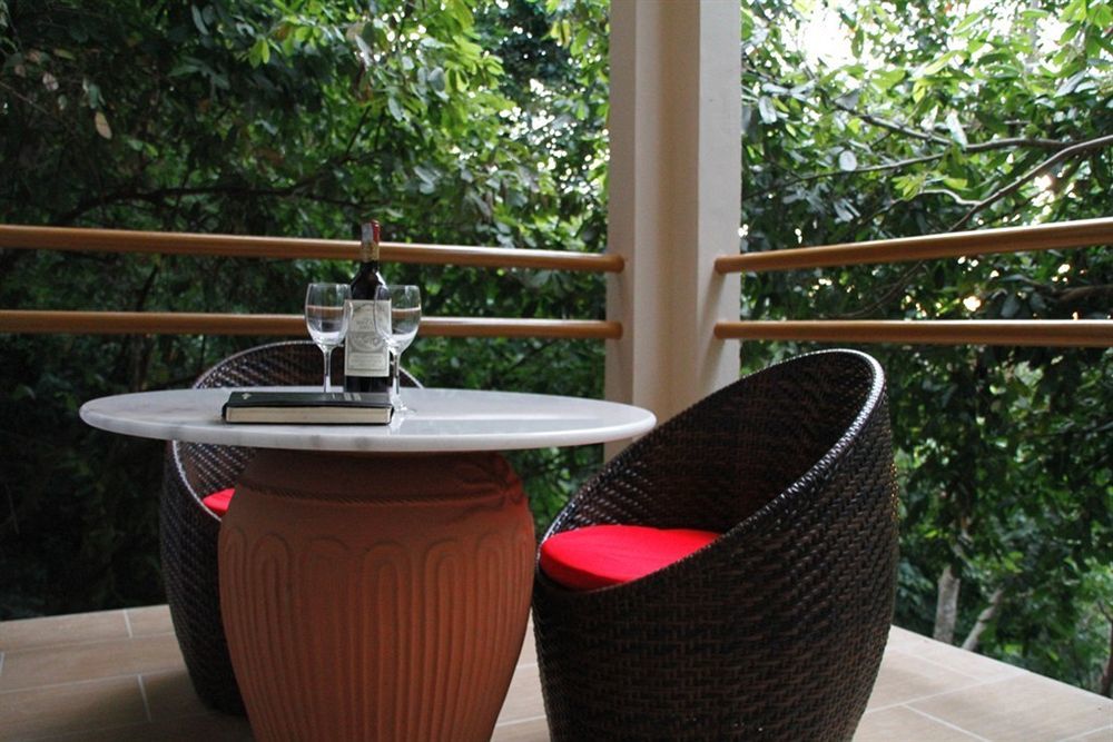 Ambong Rainforest Retreat Pantai Tengah  Exterior foto