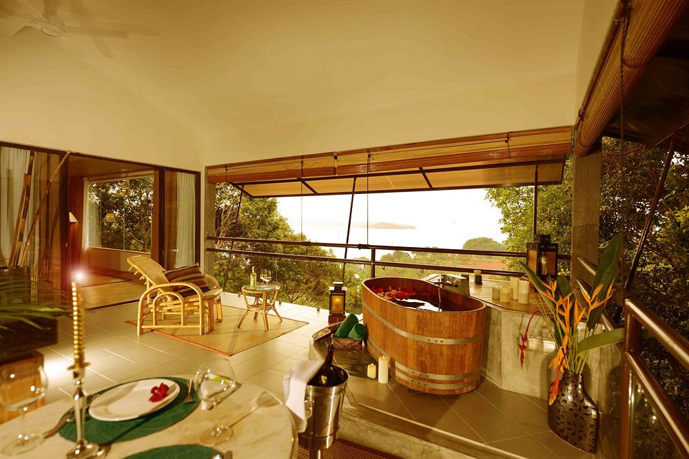 Ambong Rainforest Retreat Pantai Tengah  Exterior foto